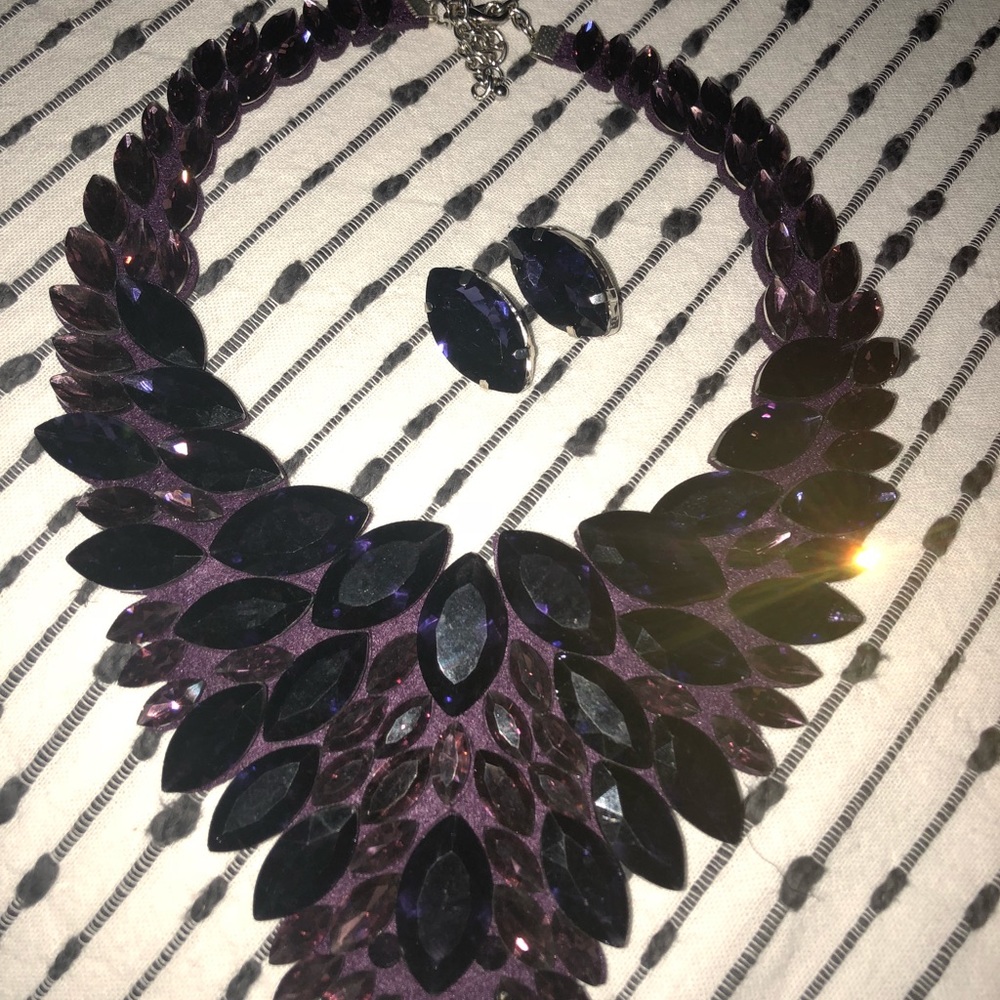 Necklace and earring set